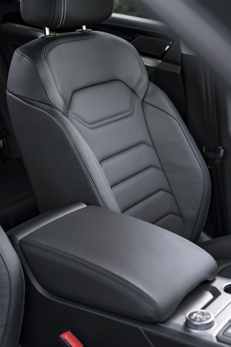 Детали интерьера Volkswagen Touareg V6 TDI 2018 года  (UK) (фото 27 из 33)